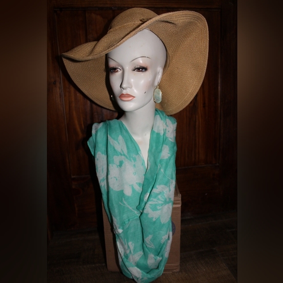 Vintage Style Hat, Earrings, & Beautiful Illuminating Scarf/Wrap☆SCARF GLOWS - Picture 5 of 14